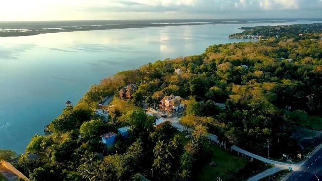Hotel Pancho Villas Bacalar - Kayyaks Gratis Екстериор снимка